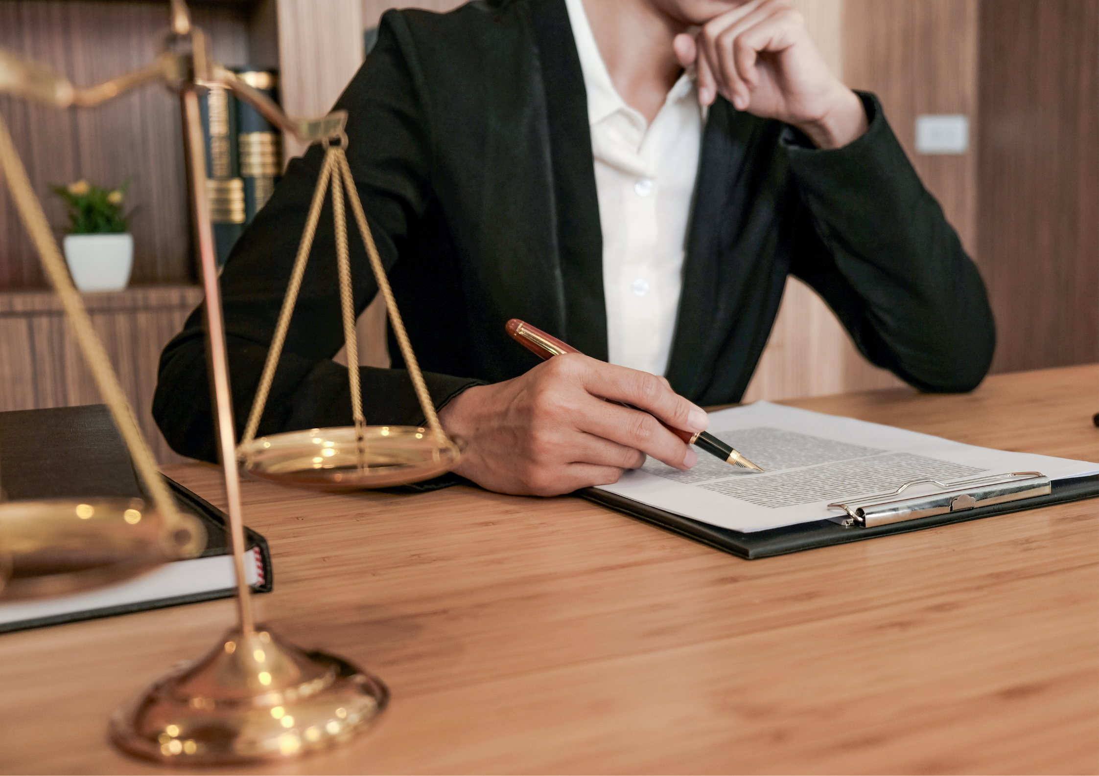 Regulamentul intern al societății comerciale: documentul care poate reduce riscurile de litigii de muncă, sancțiuni și concedieri contestate